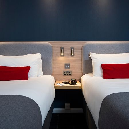 Holiday Inn Express Bath By Ihg Exterior photo