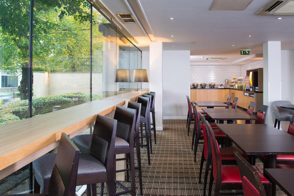 Holiday Inn Express Bath By Ihg Exterior photo
