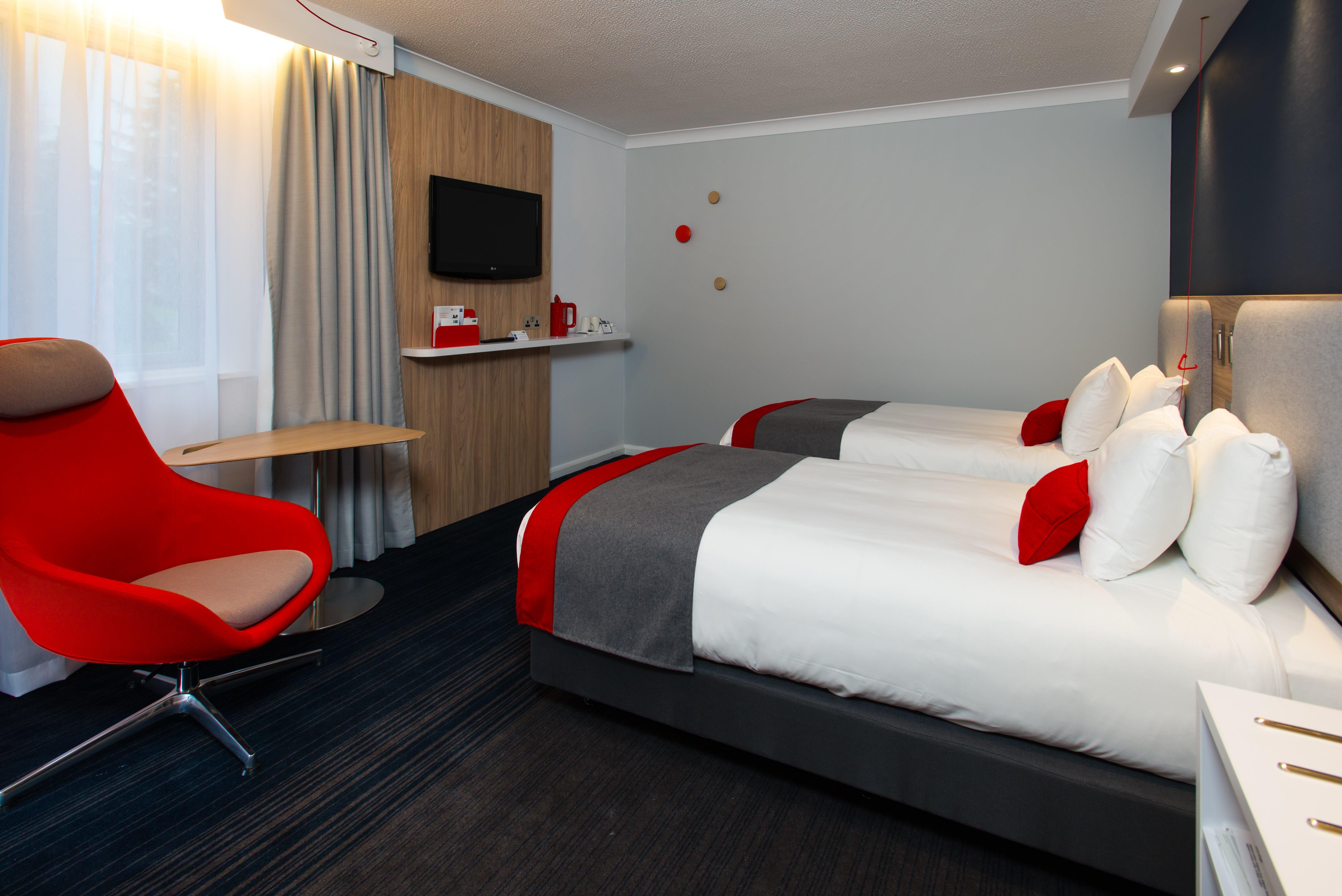 Holiday Inn Express Bath By Ihg Exterior photo