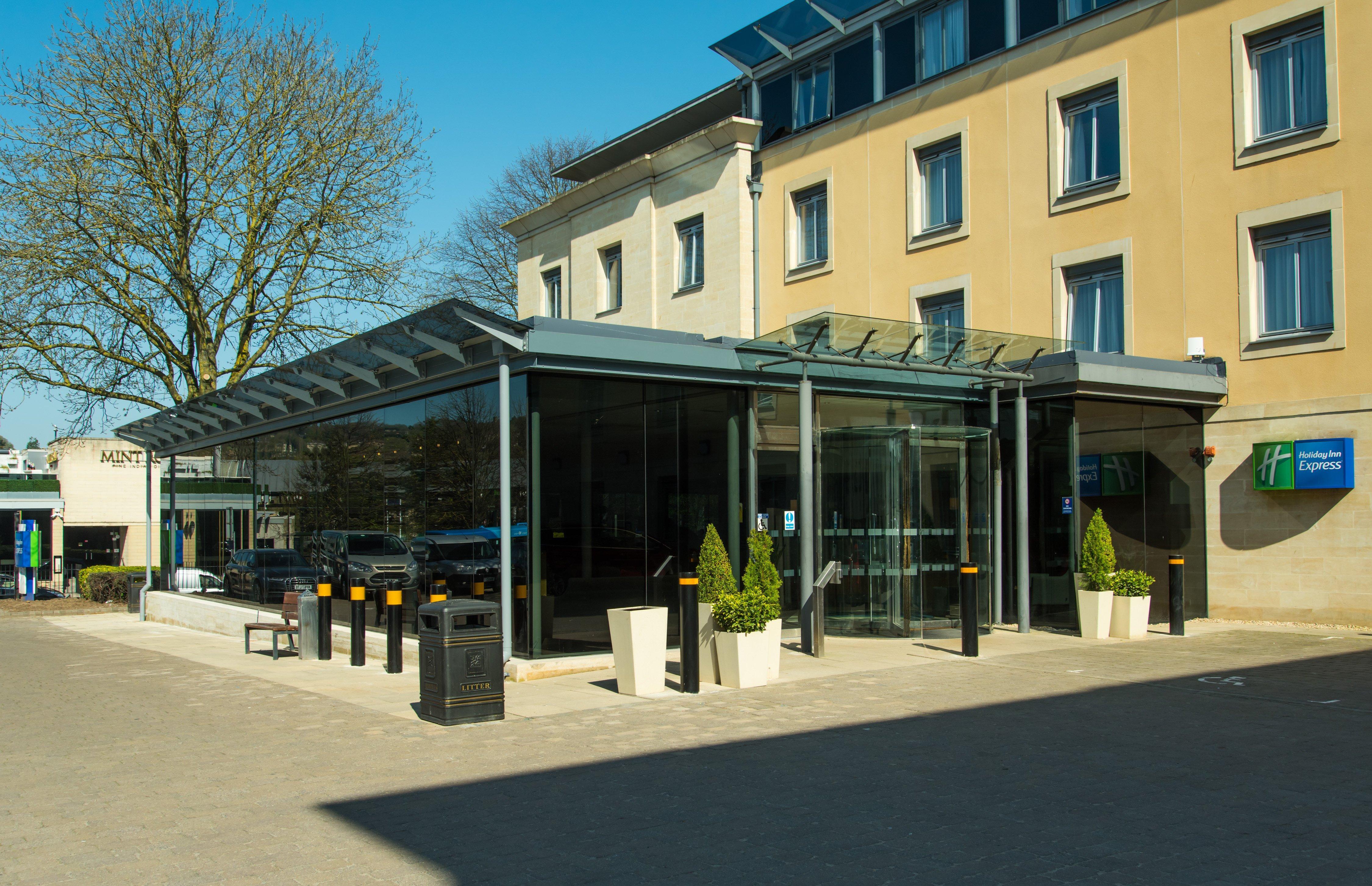 Holiday Inn Express Bath By Ihg Exterior photo