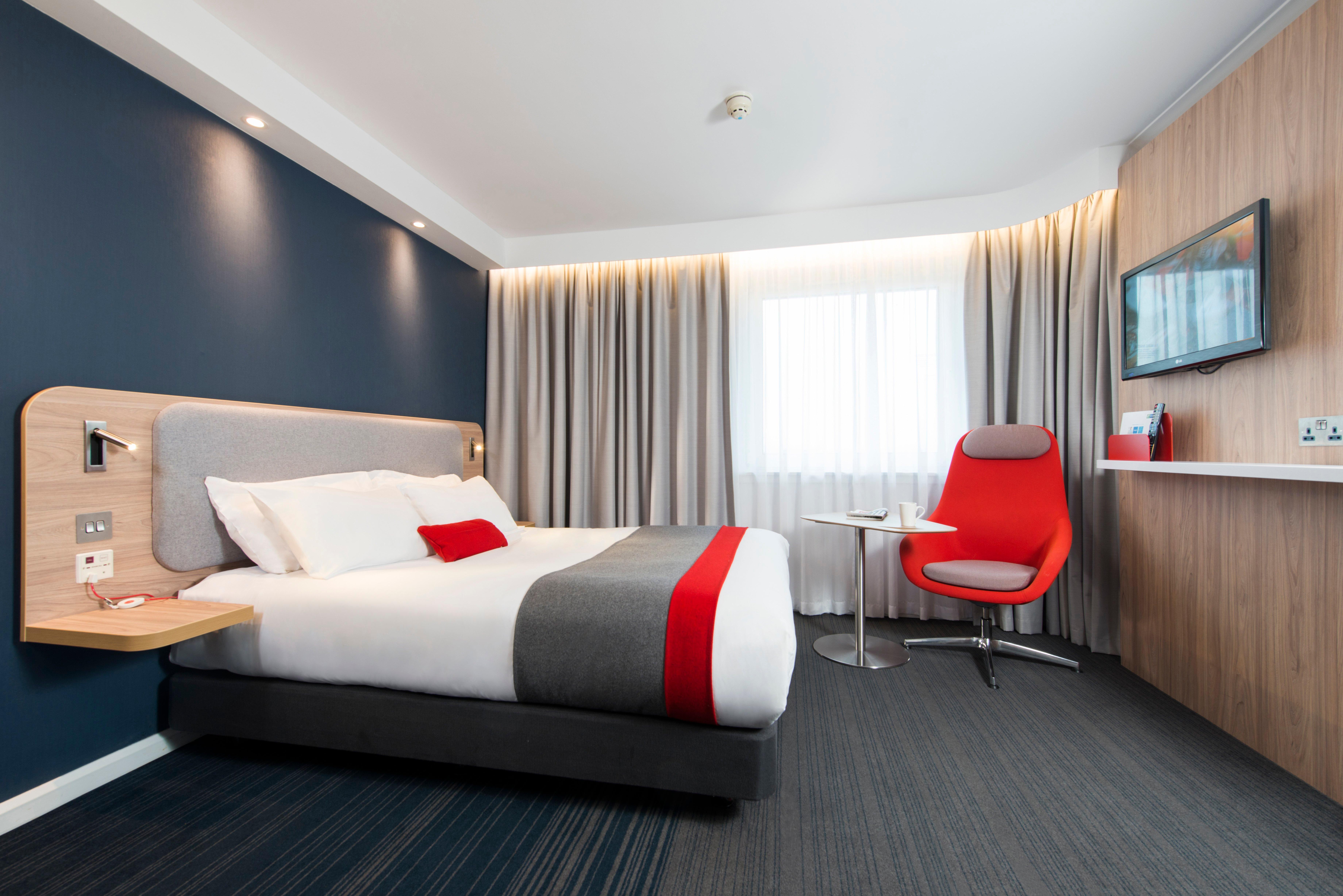 Holiday Inn Express Bath By Ihg Exterior photo