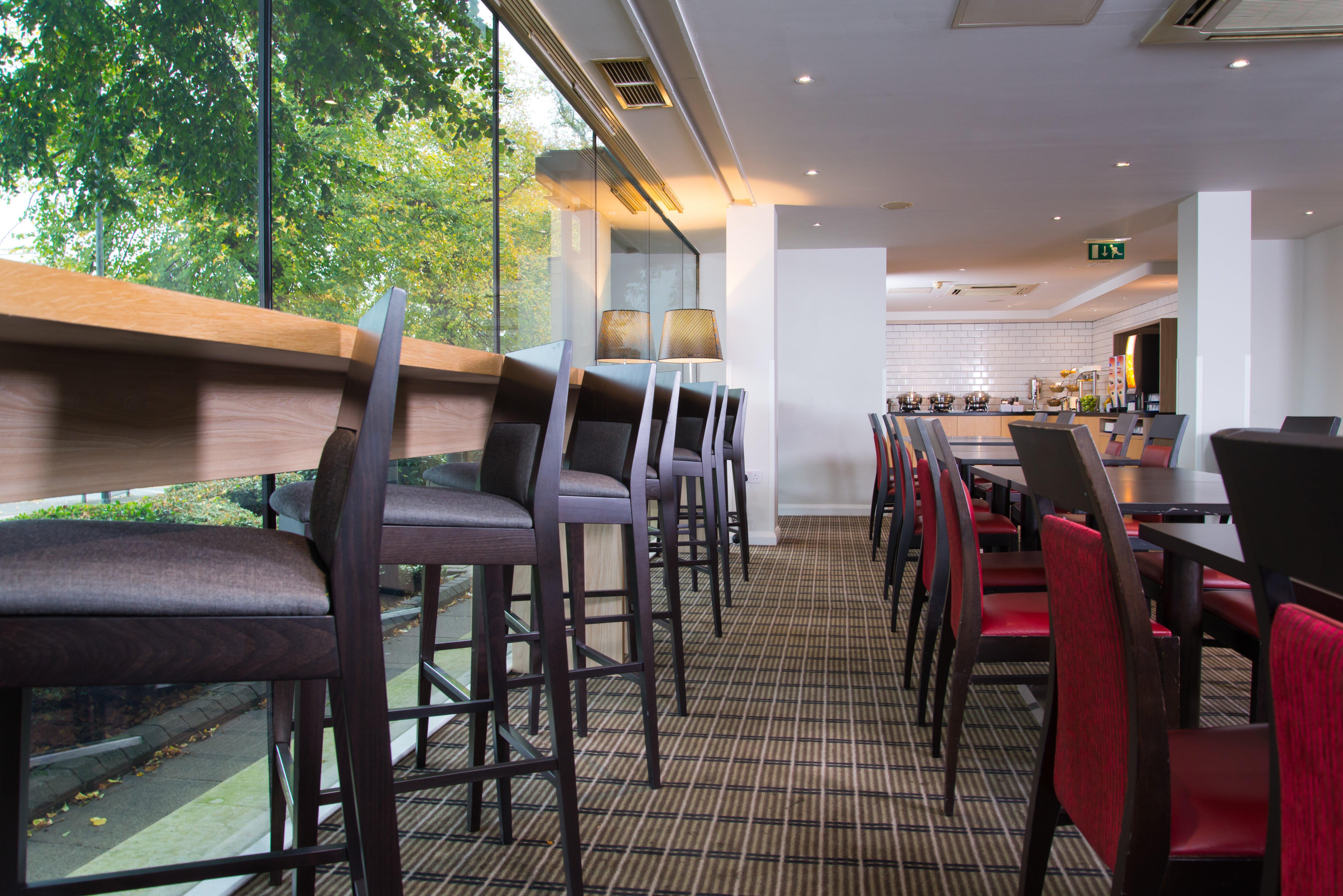 Holiday Inn Express Bath By Ihg Exterior photo