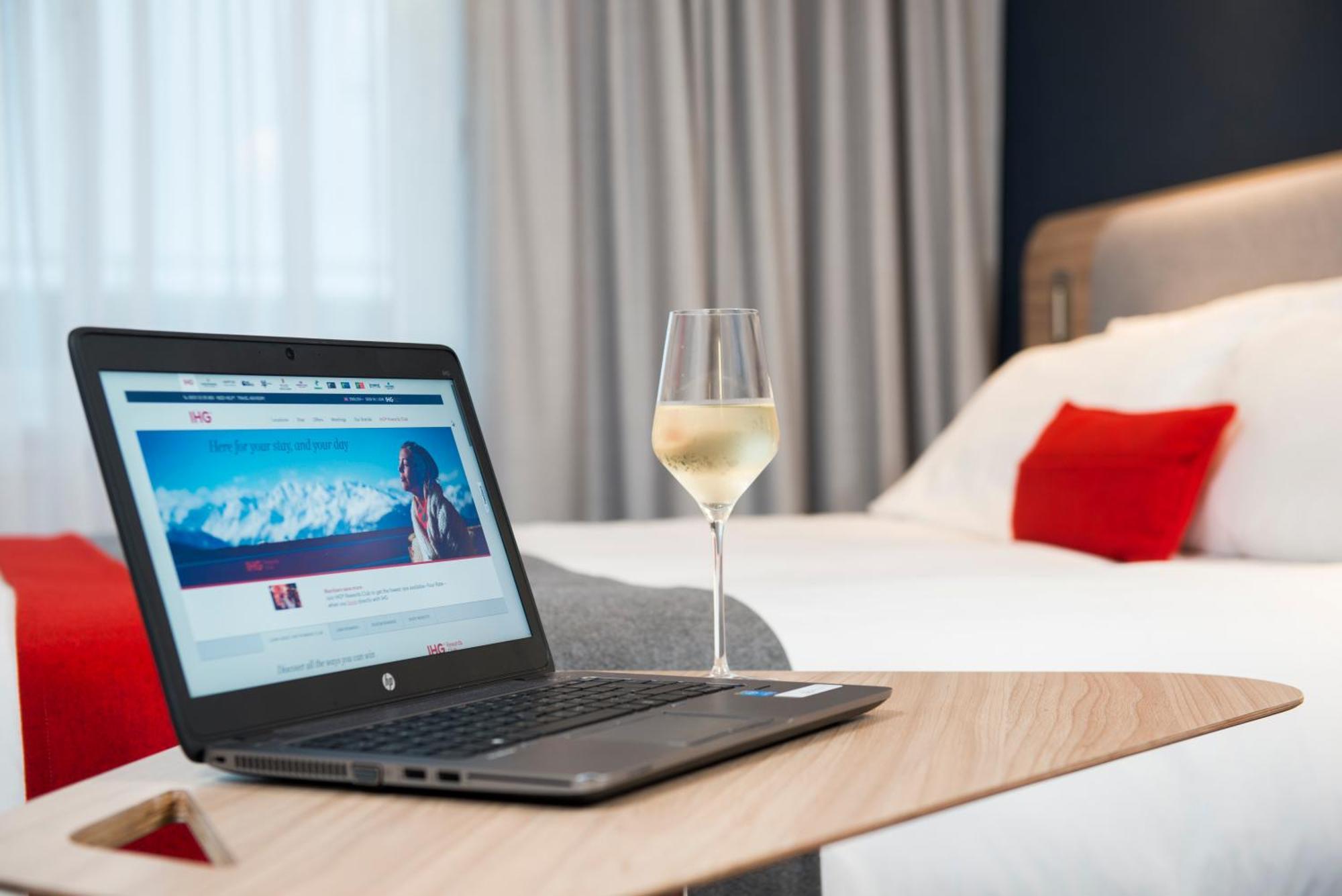 Holiday Inn Express Bath By Ihg Room photo