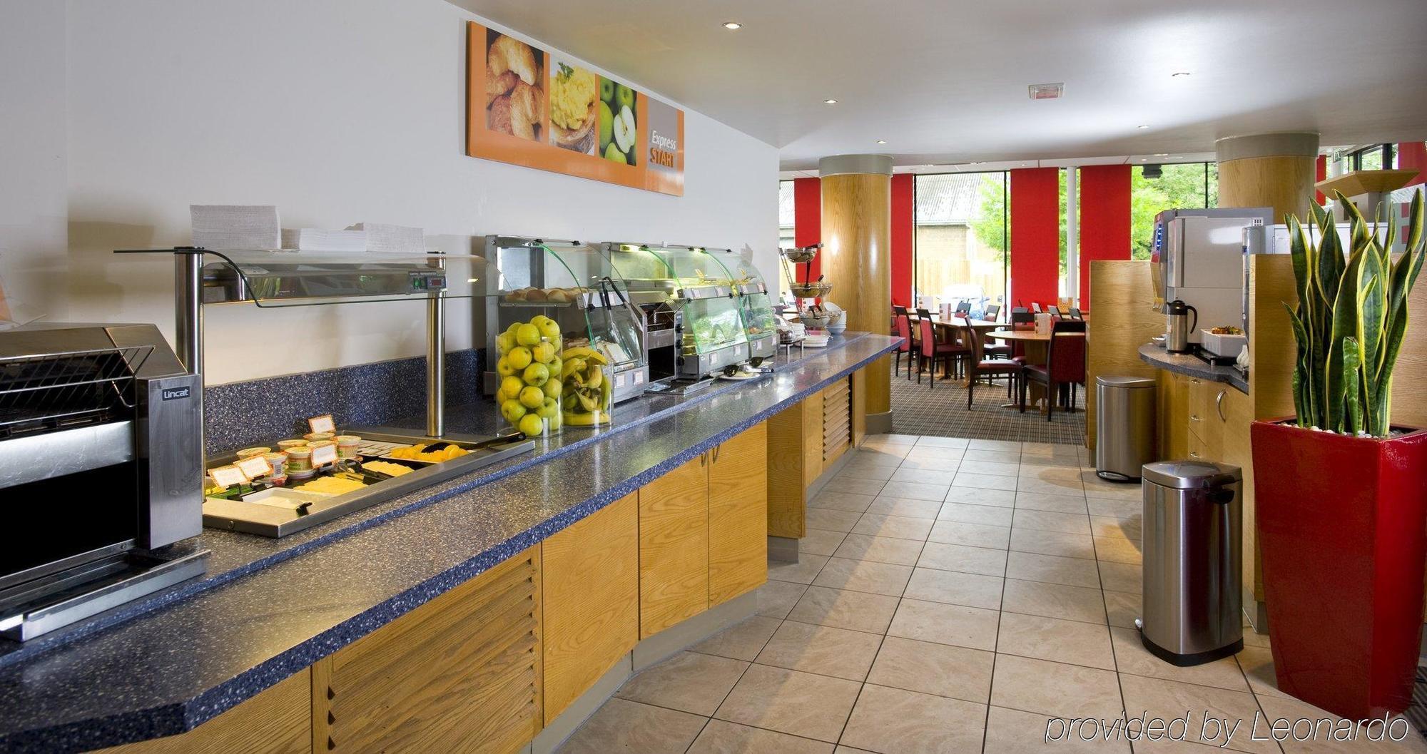 Holiday Inn Express Bath By Ihg Restaurant photo