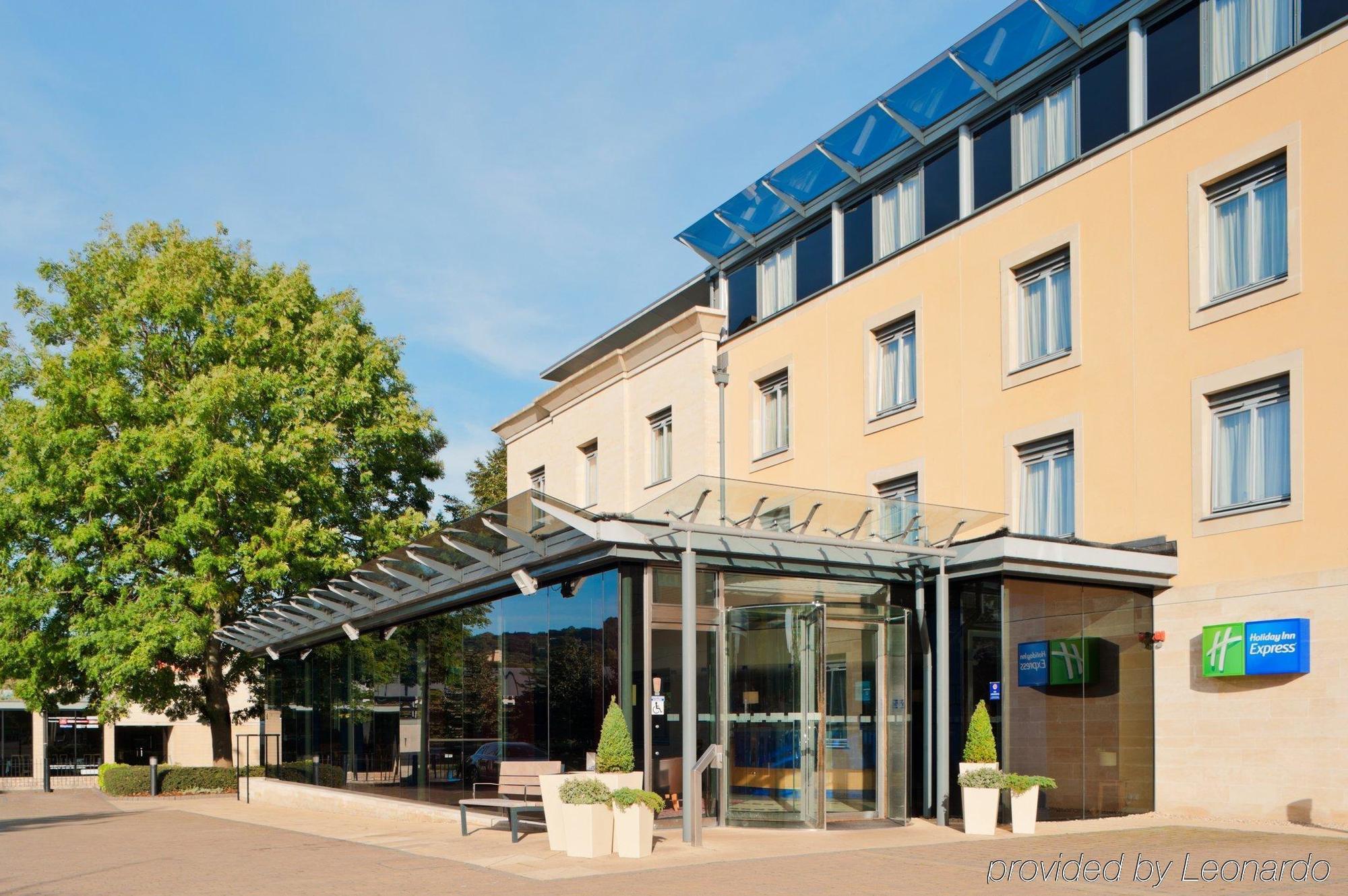 Holiday Inn Express Bath By Ihg Exterior photo