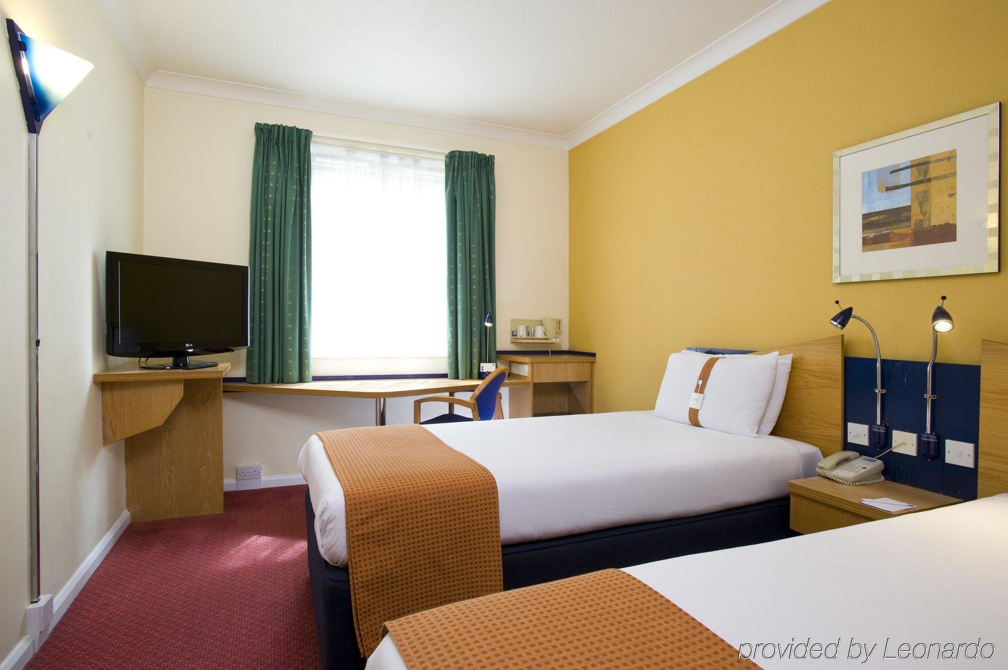 Holiday Inn Express Bath By Ihg Exterior photo