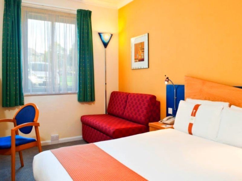 Holiday Inn Express Bath By Ihg Exterior photo