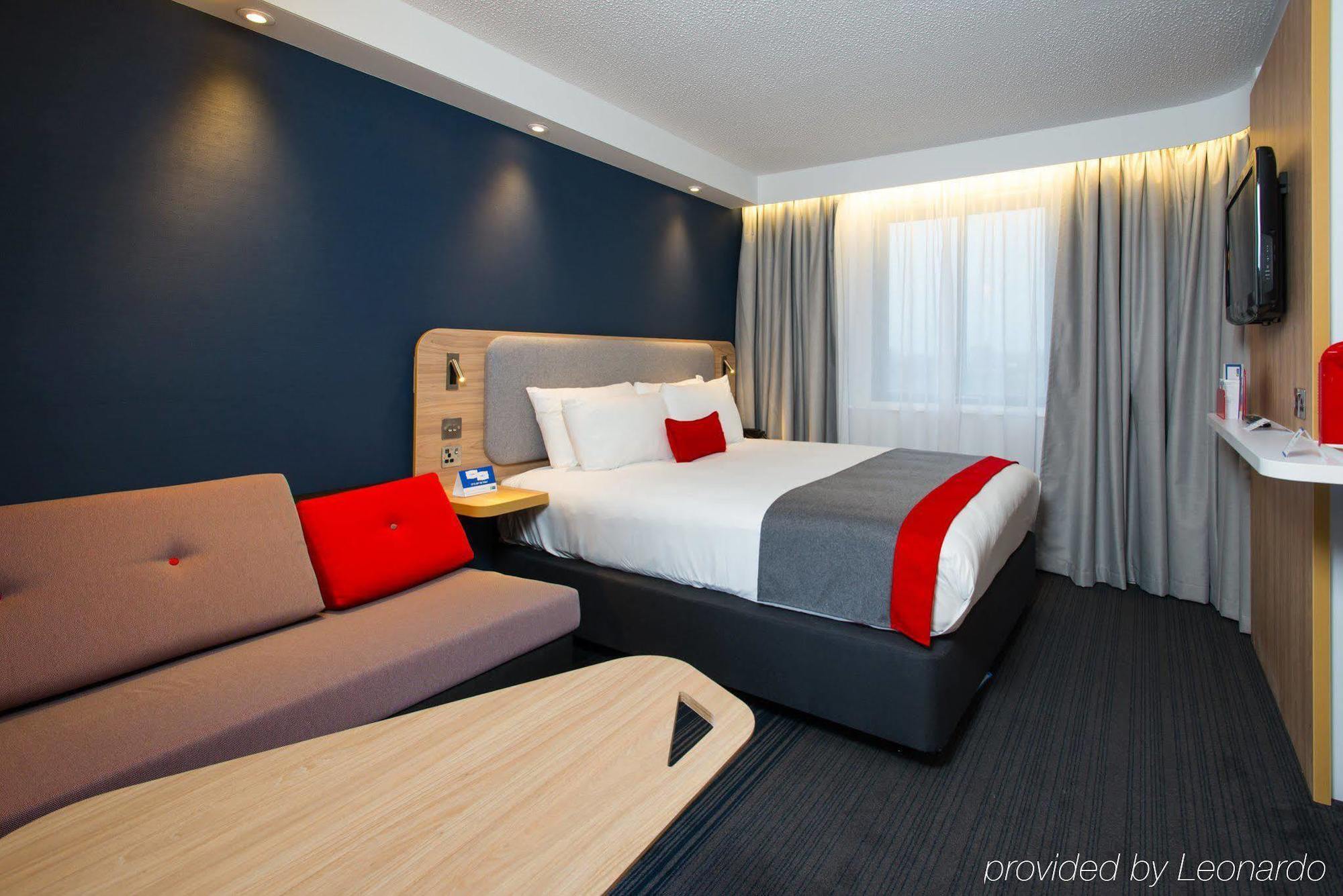 Holiday Inn Express Bath By Ihg Exterior photo