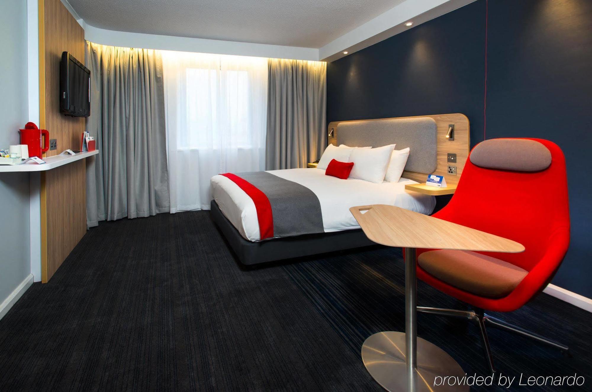 Holiday Inn Express Bath By Ihg Exterior photo