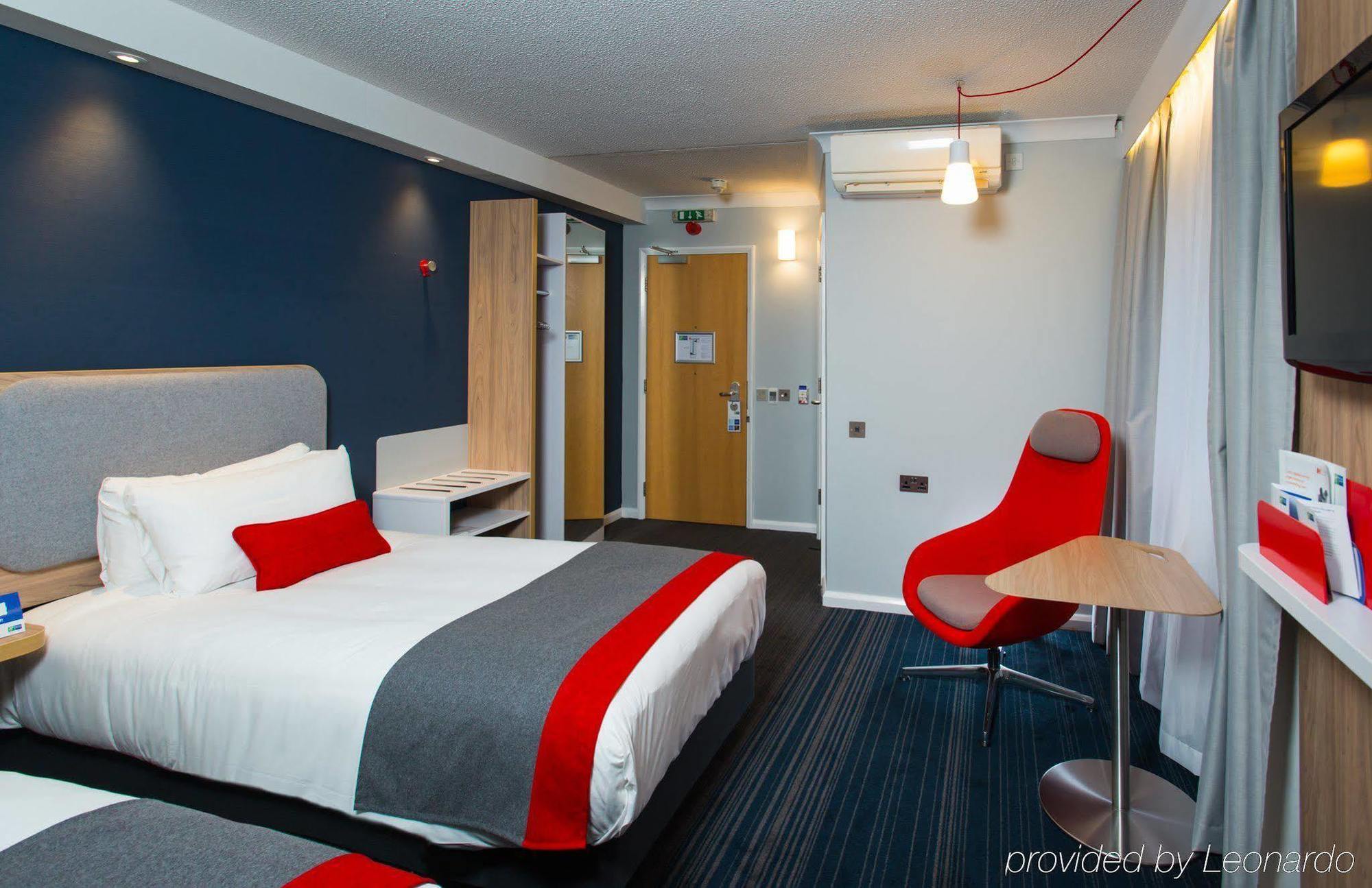 Holiday Inn Express Bath By Ihg Exterior photo