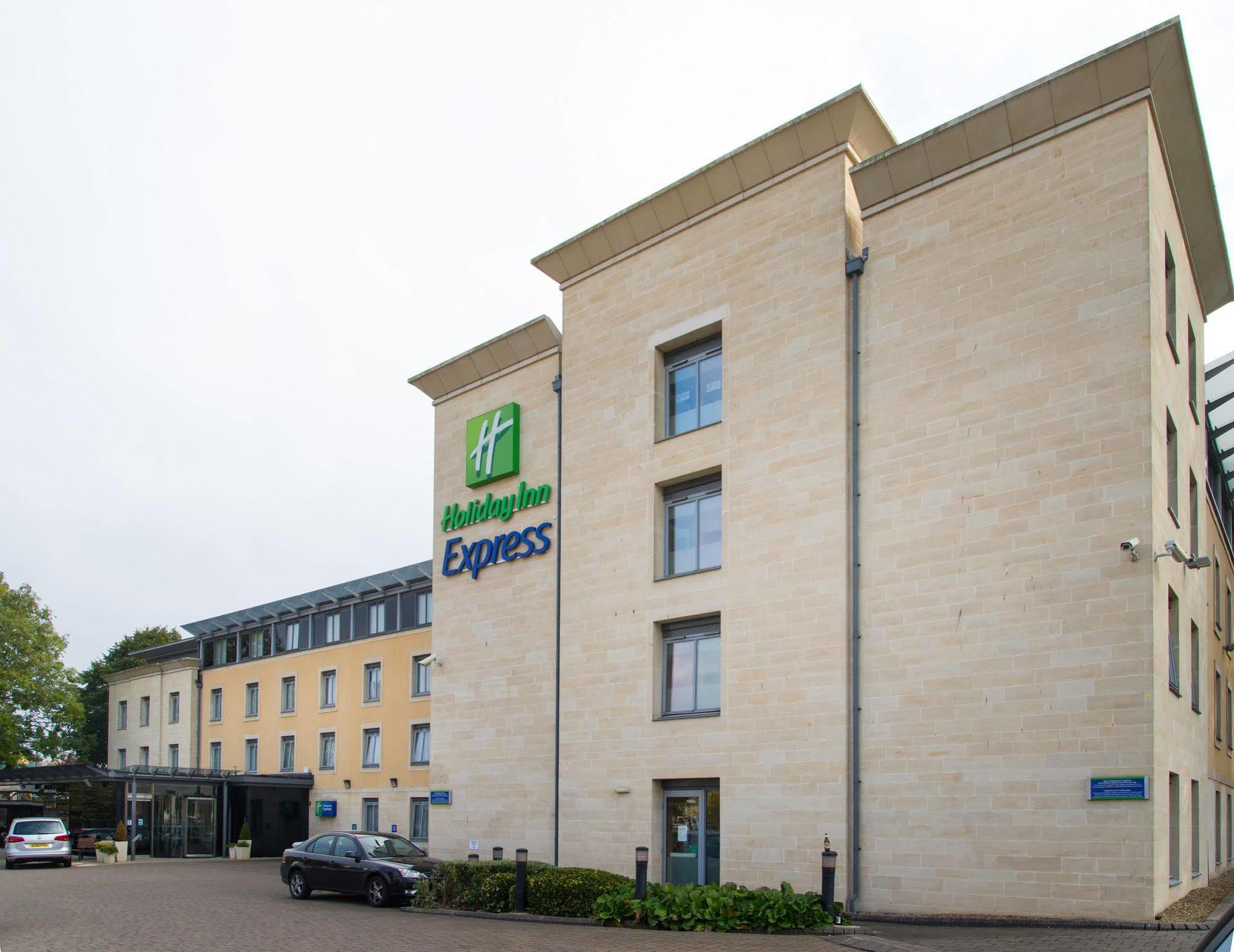 Holiday Inn Express Bath By Ihg Exterior photo