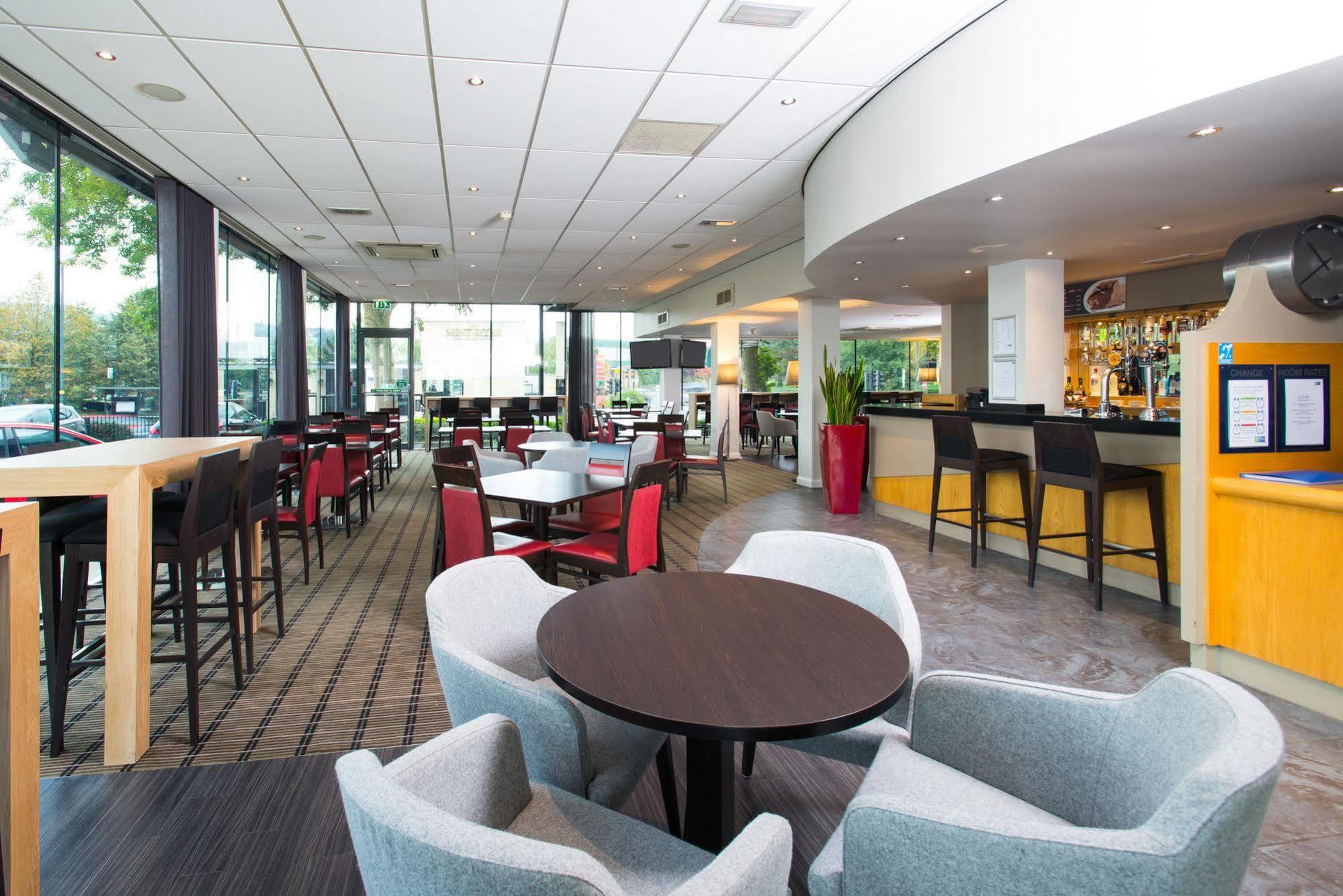 Holiday Inn Express Bath By Ihg Exterior photo